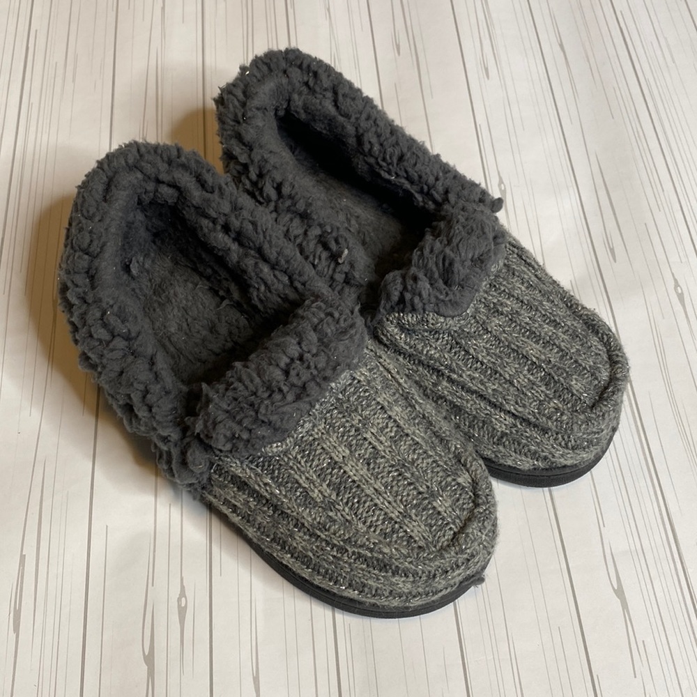Muk Luks Grey Warm Fuzzy Slippers Sparkle Detail Size 9-10